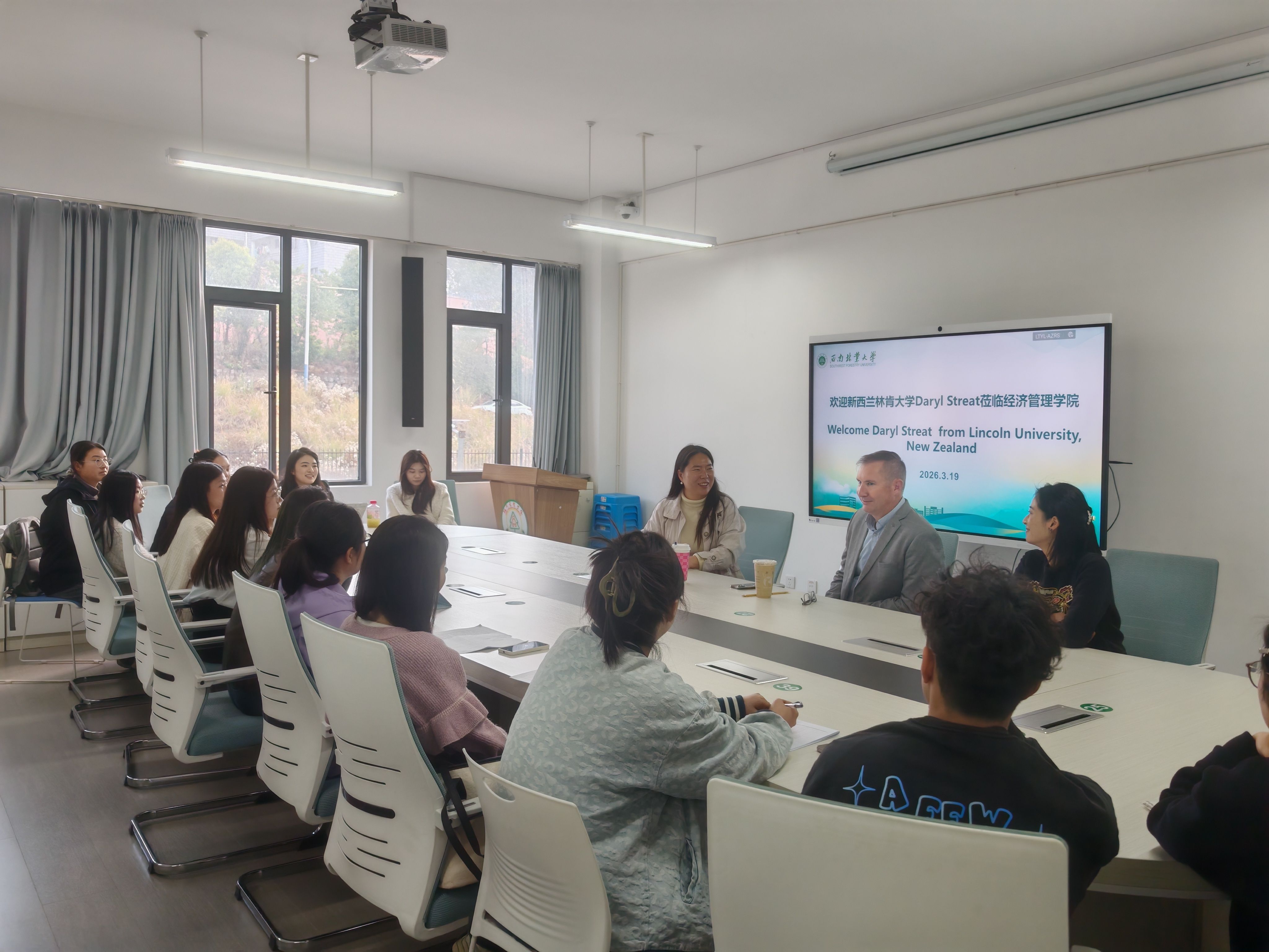新西兰林肯大学Daryl Streat受邀为员工开展英语培训